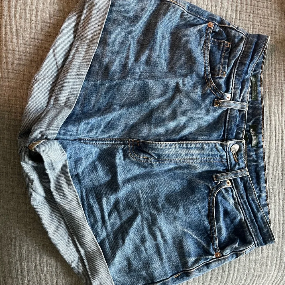 High-Waisted Denim Shorts with “Happy” Embroidered Detail - Picture 2 of 4